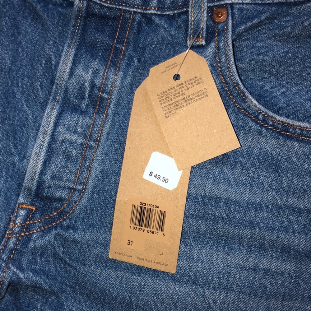 Levi’s shorts - Picture 3 of 3